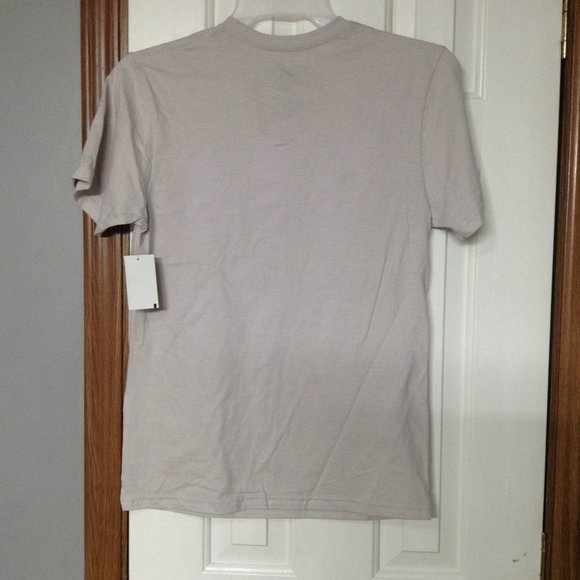 PEANUTS T-SHIRT SIZE MENS S BRAND NEW WITH TAGS HAS A STAIN SHOWN IN PHOTOS - Picture 4 of 11